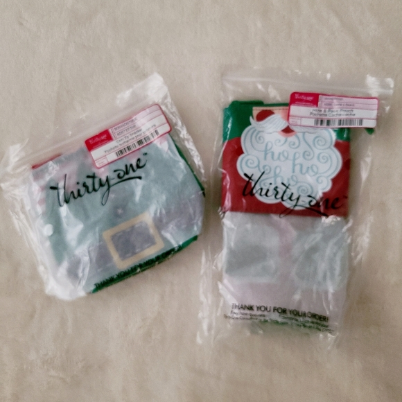 👀50% OFF - NWT‼️31 brand Pair of Christmas Themed Pouches - Picture 7 of 8